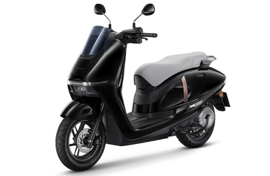 Honda UC3 Front 3-Quarter View