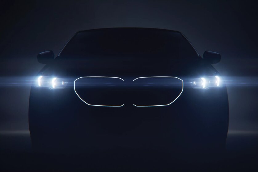 BMW i5 LWB Iconic Glow Kidney Grille
