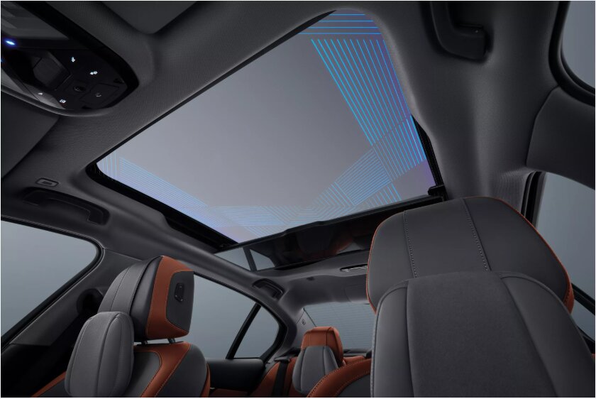 BMW i5 LWB Panorama Glass Roof Skylounge