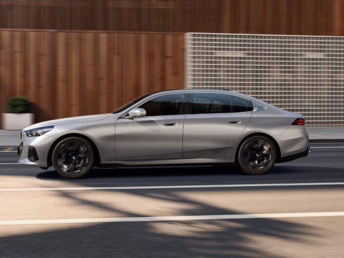 BMW i5 LWB Side View