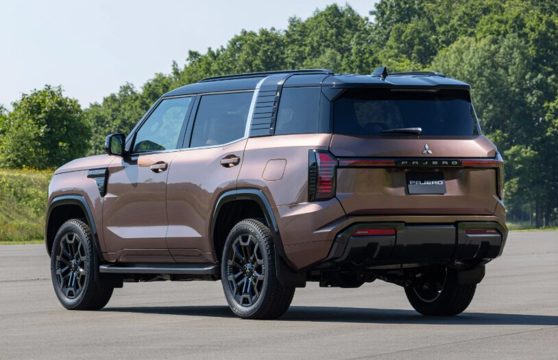 2027 Mitsubishi Pajero Rear 3-Quarter View