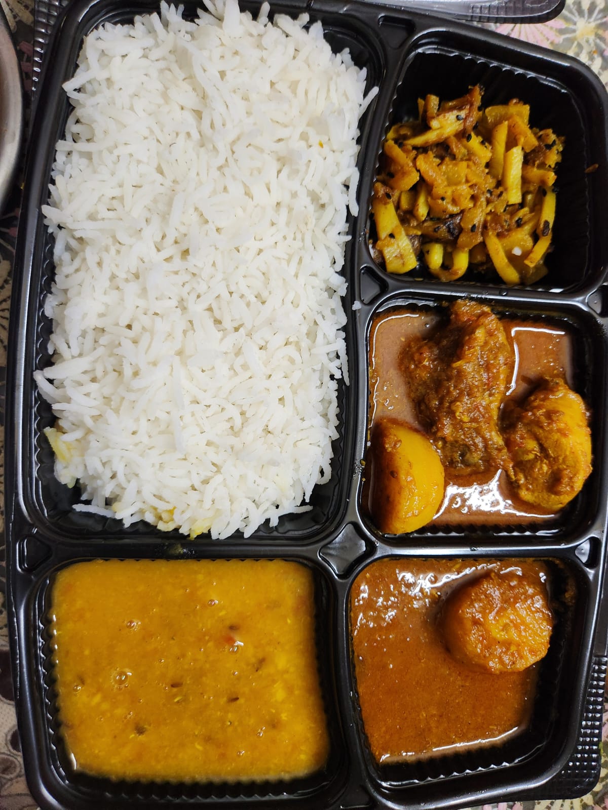 Chicken Thali with Rice or 4 Rotis