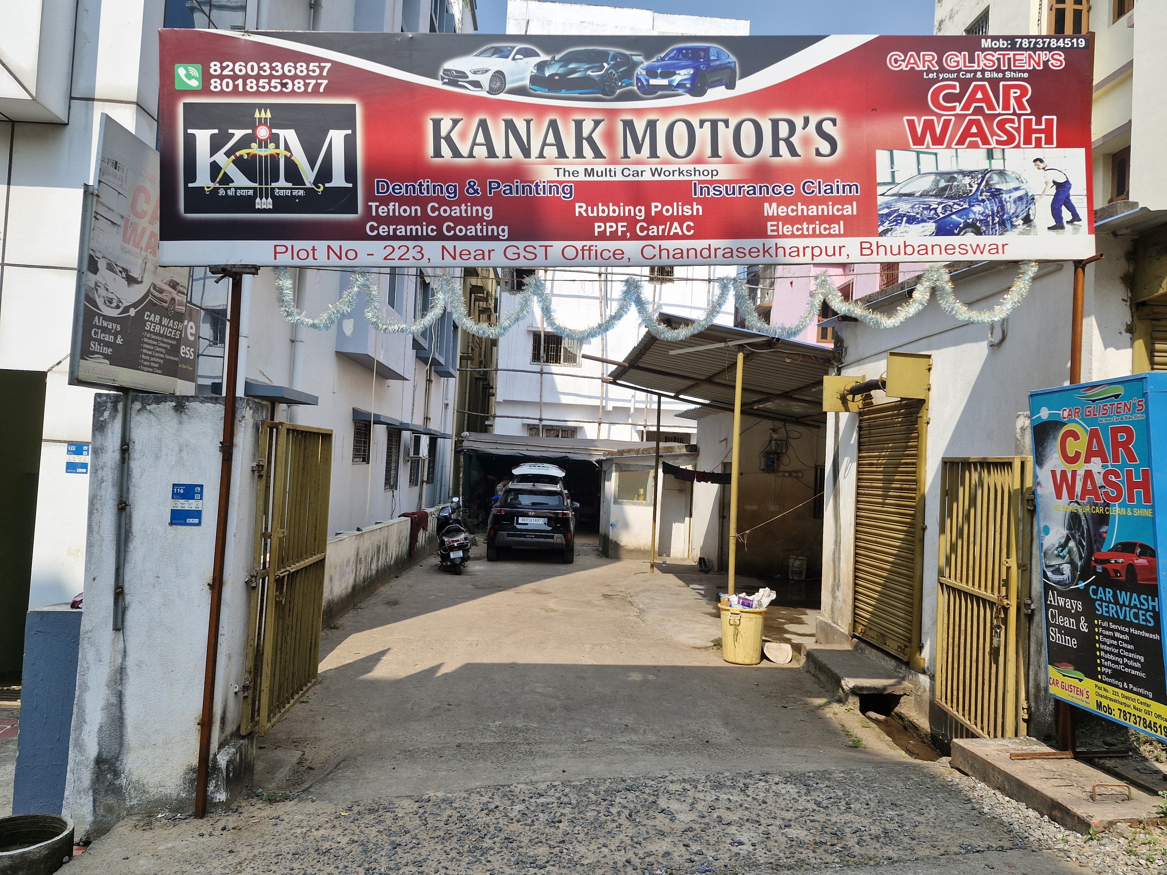 Kanak motor's the multi car workshop. photo 3
