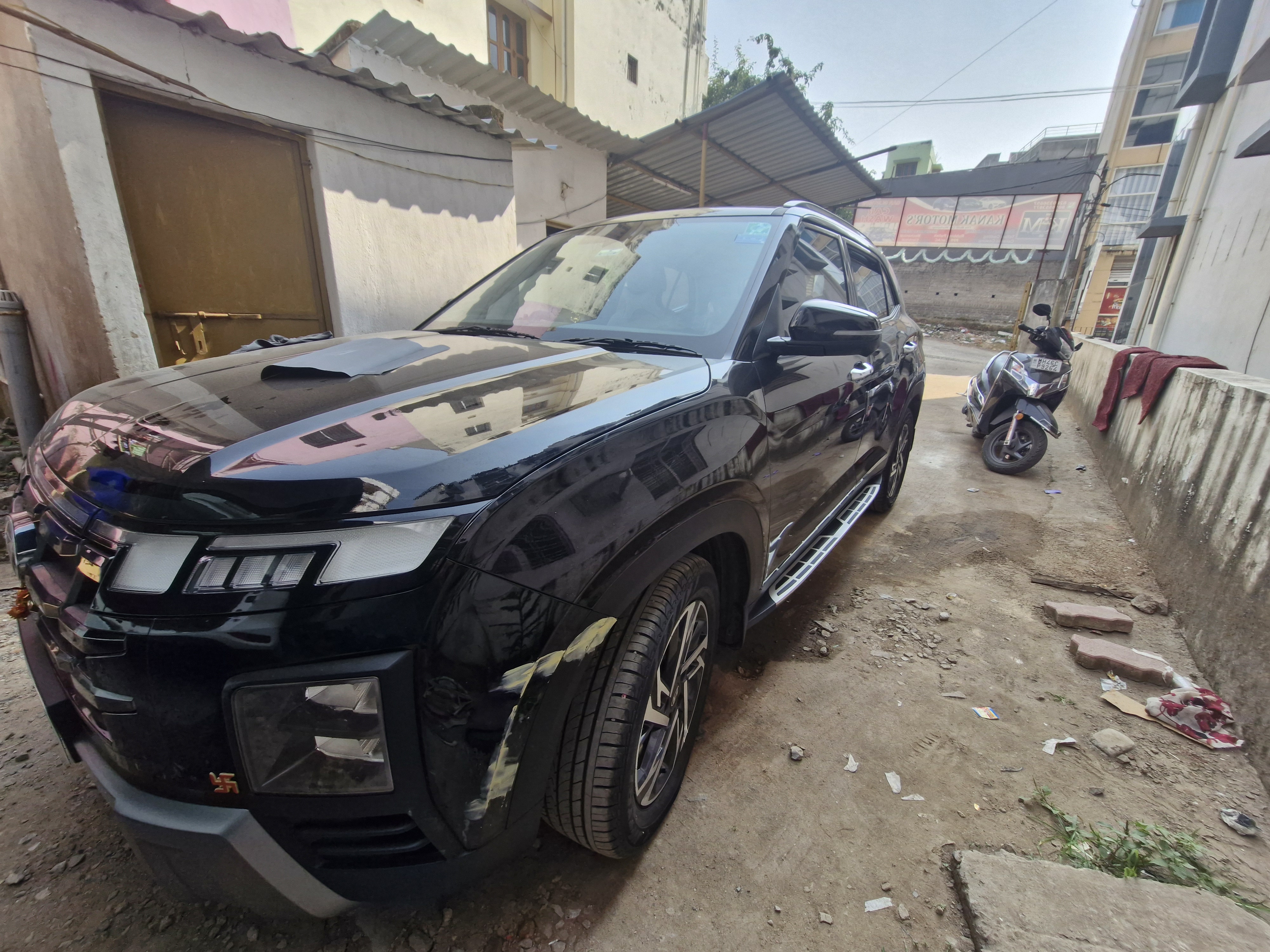 Kanak motor's the multi car workshop. photo 5