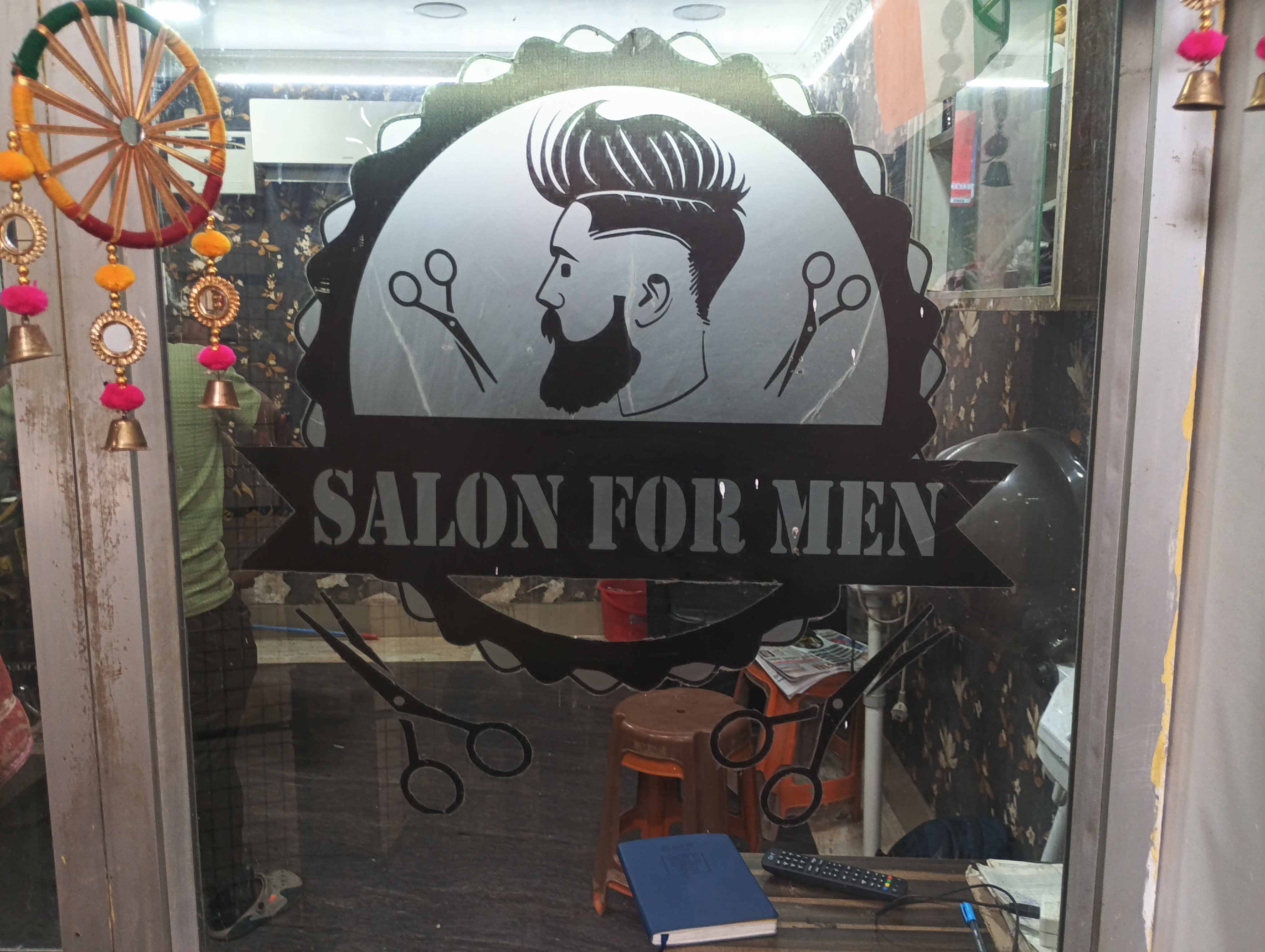 Saloon Royal Treat  photo 4