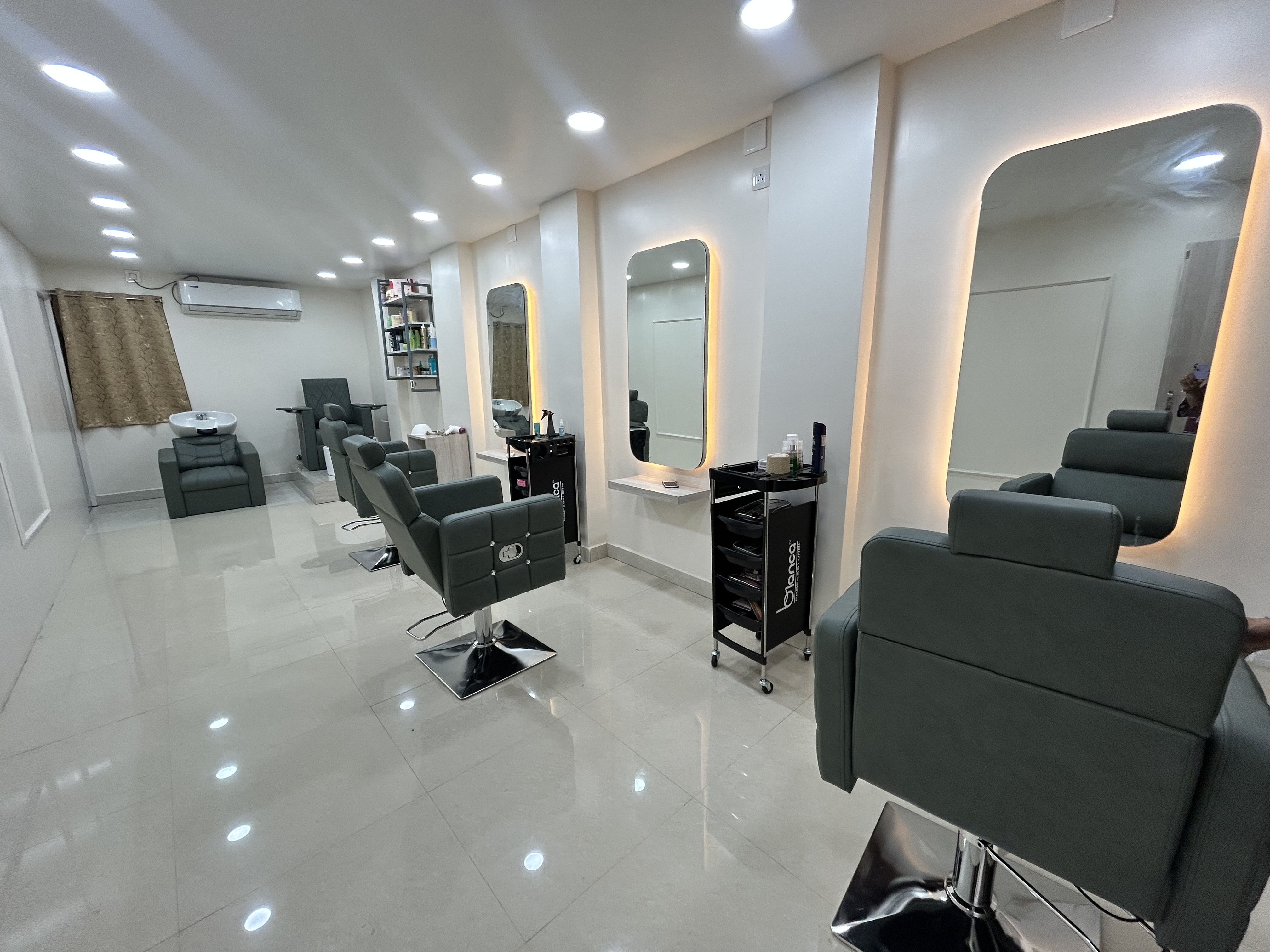 Debamya Makeup Studio & Salon photo 3