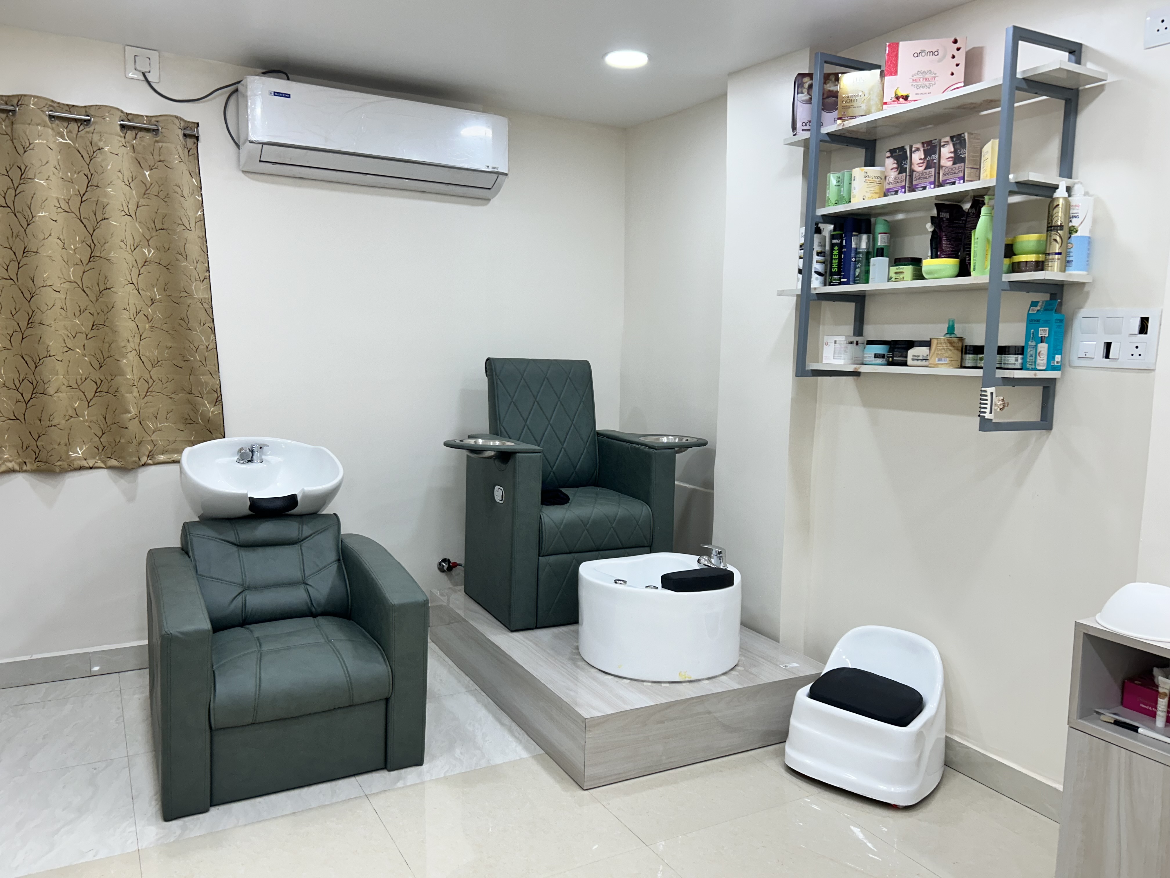 Debamya Makeup Studio & Salon photo 5
